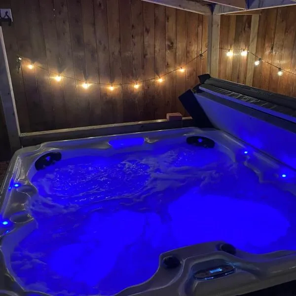Jeans Place A Hot tub Oasis, hotel in Lewisporte