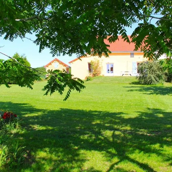 Gite FABYPHIL, hotel di Youx