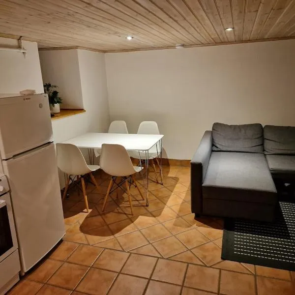 Egen källarlägenhet i Växjö C, hotel v destinaci Växjö