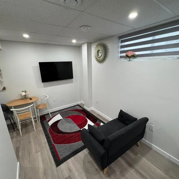 Luxury 2 Bedroom Basement Suite，溫尼伯的飯店