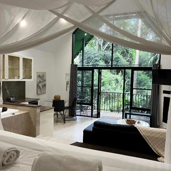 Gallery Walk Chalets - Tamborine Mountain、タンボリーン・マウンテンのホテル