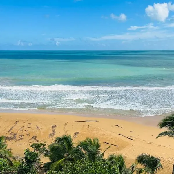 Beachfront Apartment in Luquillo at Sandy Hills, hotel v destinaci Luquillo