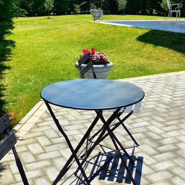 Cosy Garden Bungalow, hotel in Messini