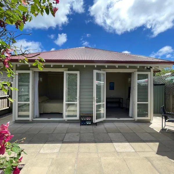 Cosy & new CNZhouse with yard, hotel v Christchurchu