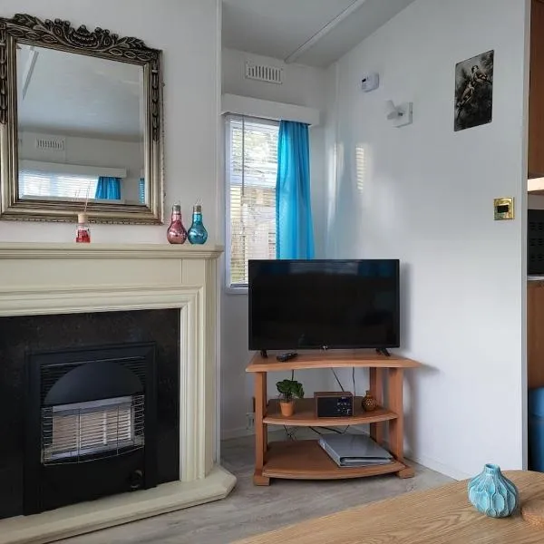 Gezellig chalet op de Veluwe met omheinde tuin、フンデルローのホテル