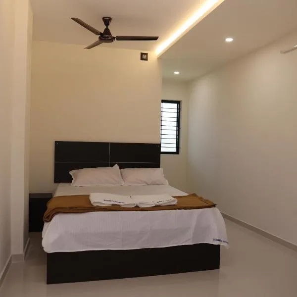 Soumya Residency- Boarding and Lodging, hotel in Yenūr
