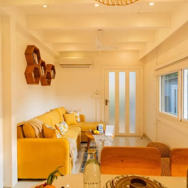 ELIVAAS House of Neptune 1 BHK Cottage on the Beach & Famous Cafes, Restros, hotel v destinaci Morjim