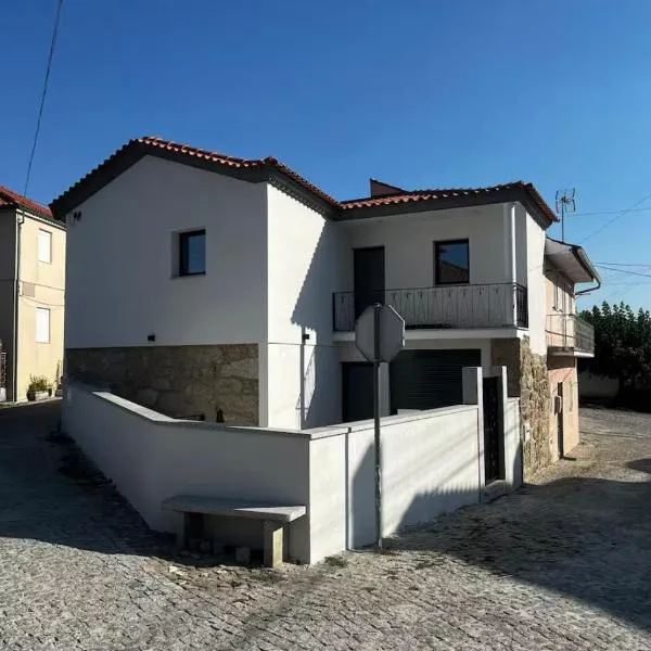 Maison de village, hotel in Dornelas