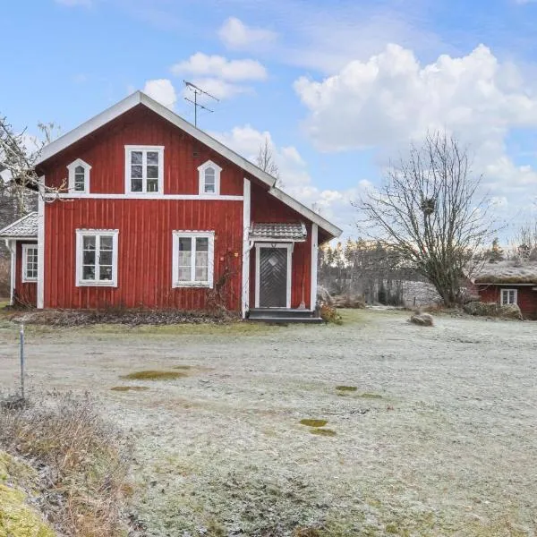 4 Bedroom Nice Home In Tived, hotel sa Tived