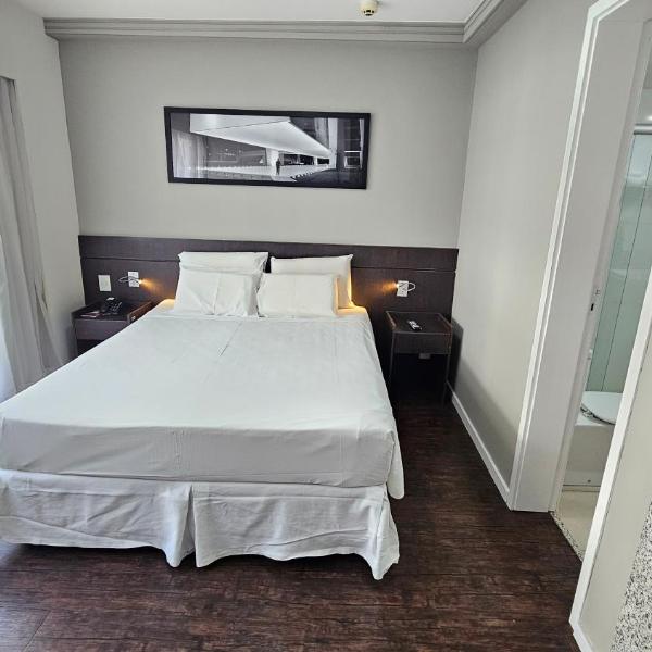 Flat Pampulha orla prox Mineirão com varanda - Foto 2