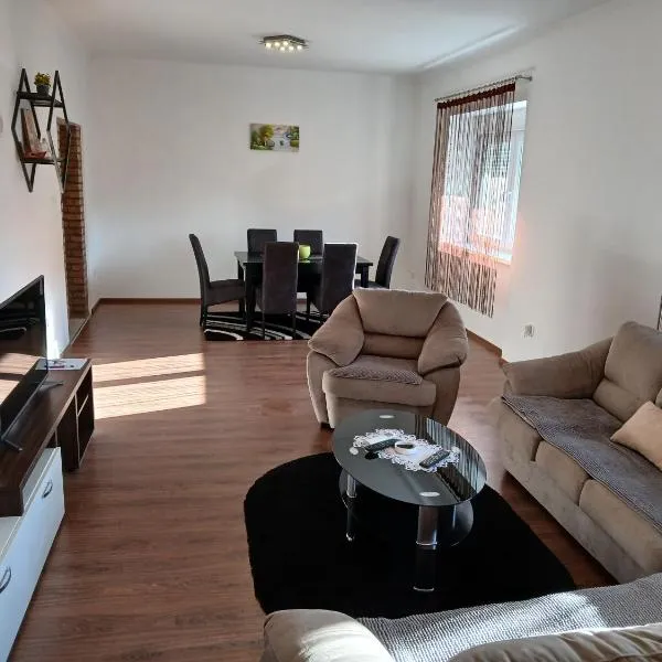 Kuća NP، فندق في بكا توبولا