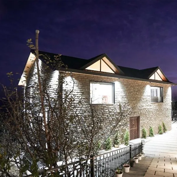 Sunday Premium 5 BHK Villa Mihika, Shimla, hotel v destinaci Šimla