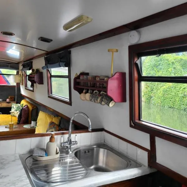 Comfy Canal in Little Venice for Family & Friends, hotel in London