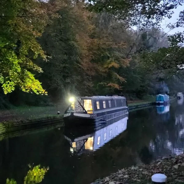 Comfy Canal in Little Venice for Family & Friends, hotel di London