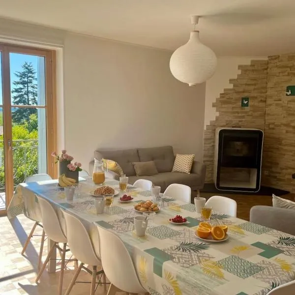 Villa La Baronnie - 11 pers - Proche Brive -Jardin, hotel in Ussac