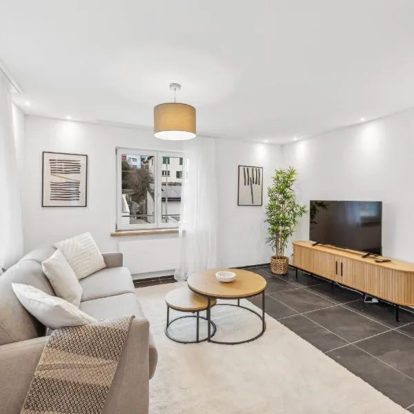 The R Apartment Laufen - relaxing free parking, hotel i Neuhausen am Rheinfall