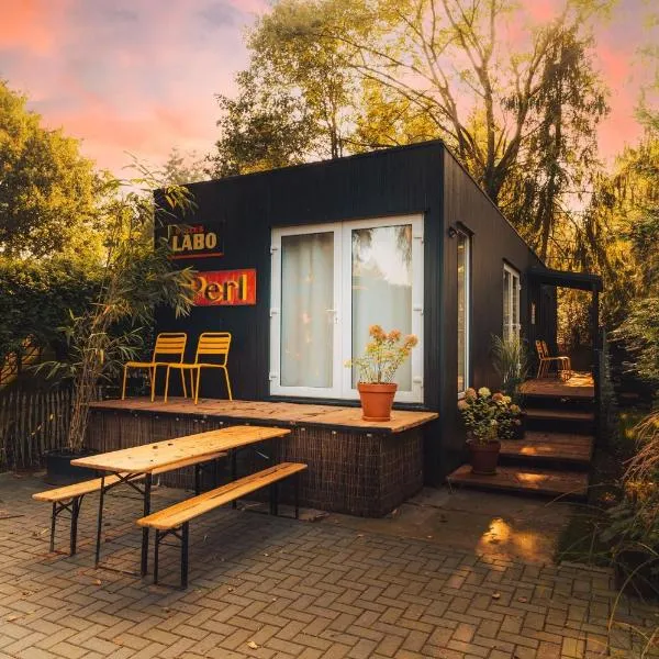 Black Cabin Veluwe - Wellness in het bos - Sauna, ξενοδοχείο σε Putten