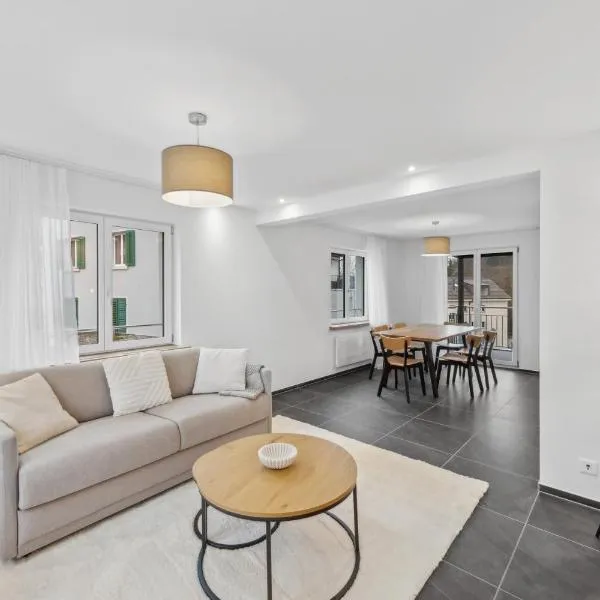 The R Apartment Rheinfall - central free parking, hotel in Neuhausen am Rheinfall
