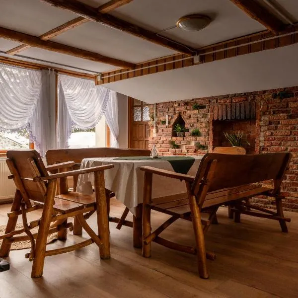 Agroturystyka Pod Małą Górą – hotel w mieście Łopuszna