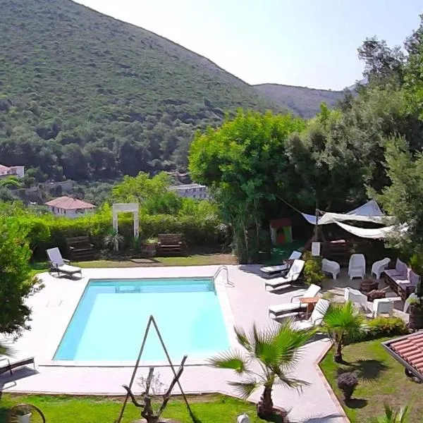 Casa De Crescenzo con piscina, hotel v destinaci Bellona