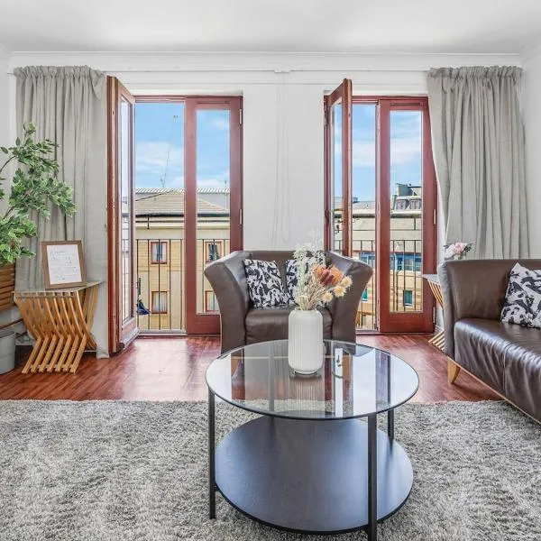Modern 2 bedroom apartment in City Centre, hotel v destinaci Edinburgh
