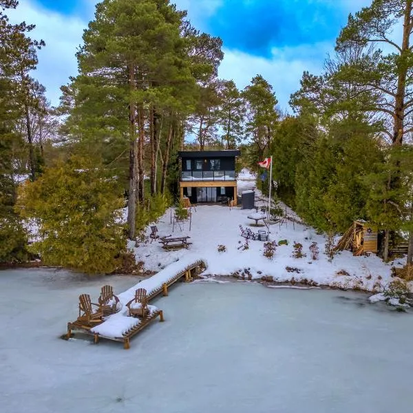 New Modern Lakefront Retreat - Casa Del Capo, hotell sihtkohas Washago
