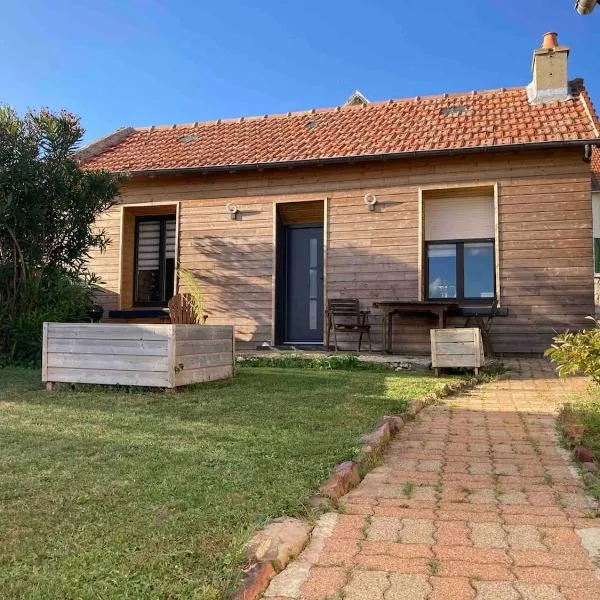 Maisonnette Individuelle, hotel in Carpiquet