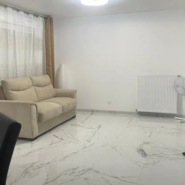 Maison type appartement RDC, hotel em Lieusaint