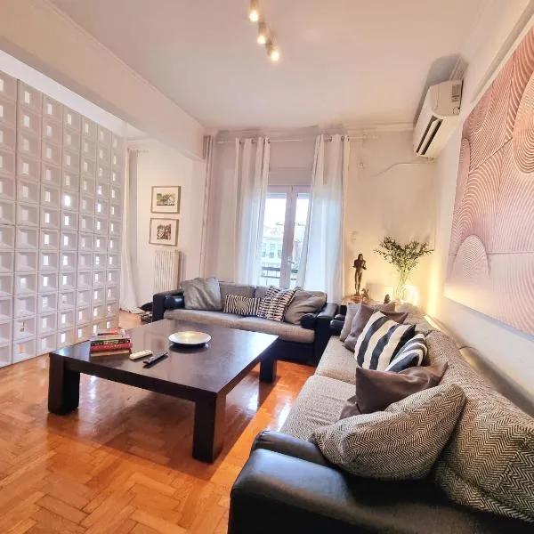 In the Heart of the Center, hotel u Atini