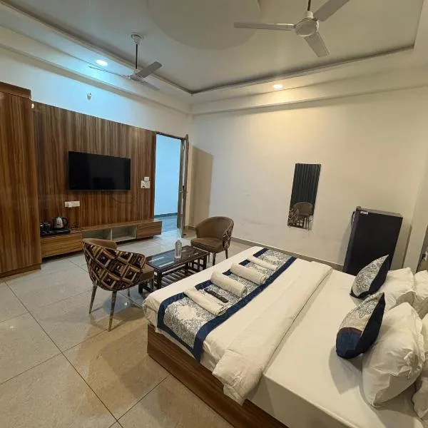 Radiant Blu Hotel, hotel in Noida