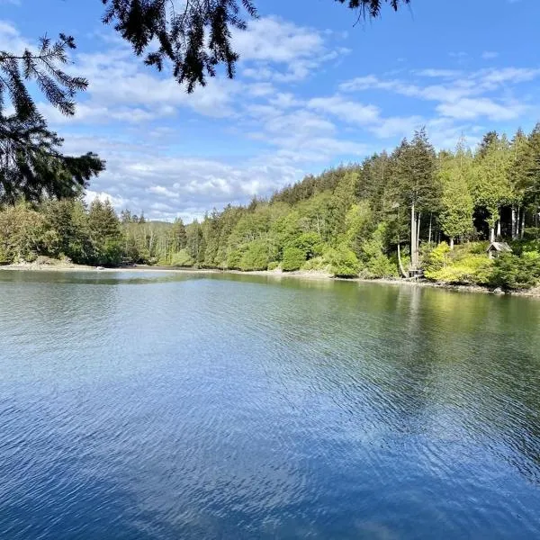 The Cottage - A Private Oceanfront Dream! โรงแรมในEast Sooke