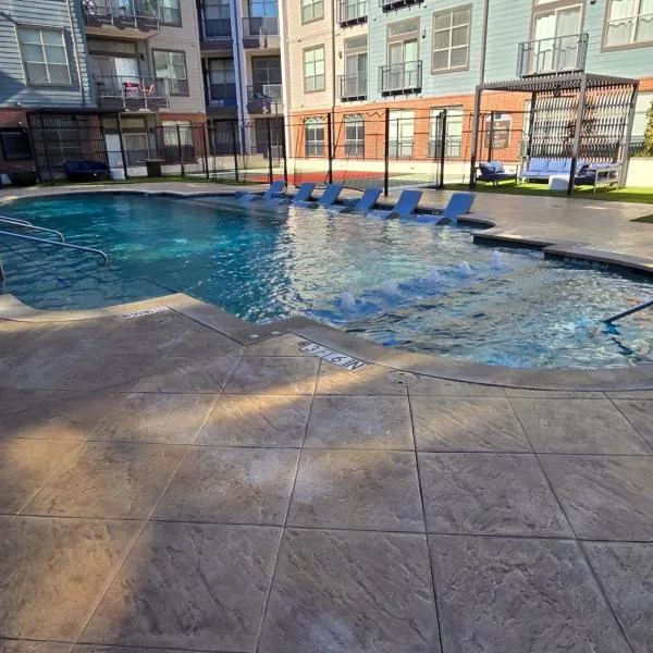 Downtown Dallas 2bd free parking, hotel in Dallas