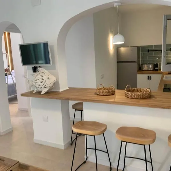 Cales de Menorca 2, hotel u gradu 'Cala Blanca'