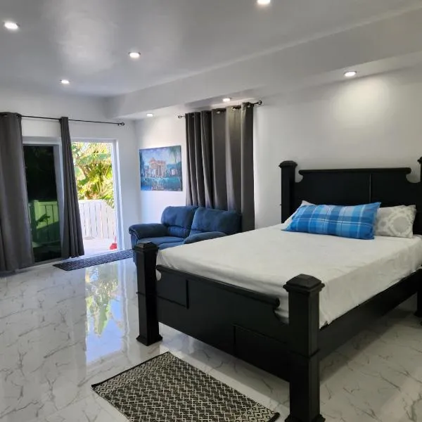 Ideal getaway within Oceanpointe gated community, never shared accommodation, hotel a Lucea