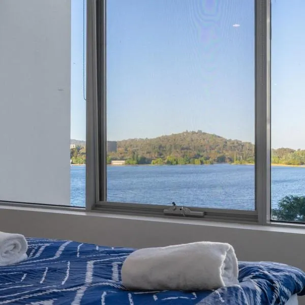 Lakefront Modern 2 BDR Apartment with 2 Parking Kingston, hotel u gradu Kingston 