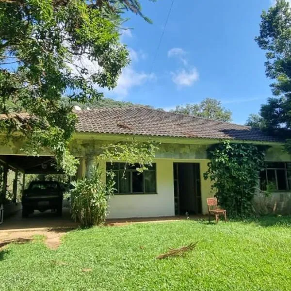 Memora Guesthouse Bateias - Casa Inteira e quartos em chácara, hotel di Campo Largo