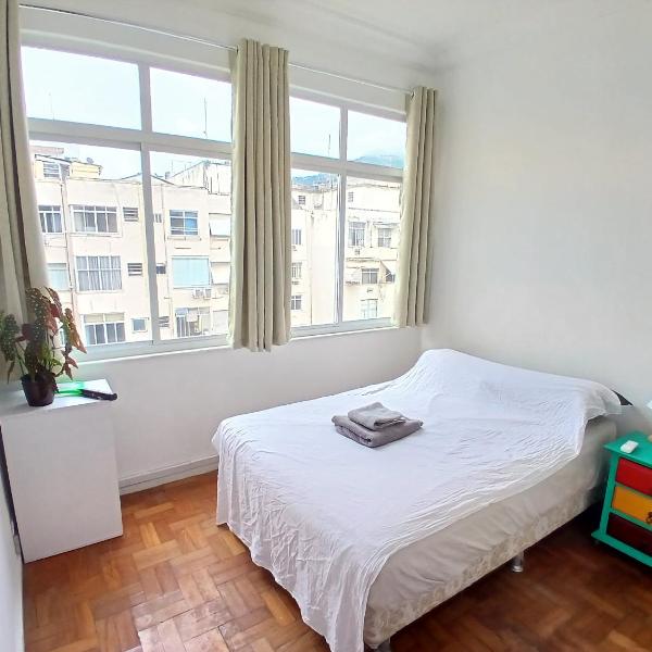 quarto em frente a praia com banheiro privativo num apartamento compartilhado - room with private bathroom in a shared apartment