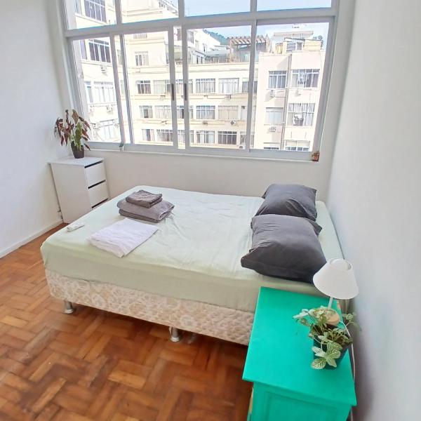 quarto em frente a praia com banheiro privativo num apartamento compartilhado - room with private bathroom in a shared apartment - Foto 2