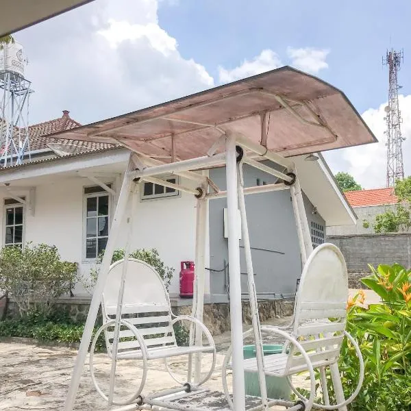 Villa Bunga Guest House RedPartner – hotel w mieście Malang