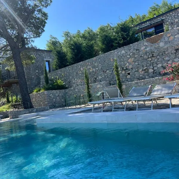 RUSTICO, hotel v destinaci Shirokë