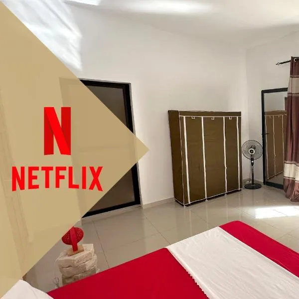 La MAISON BLANCHE - Ch2 - CENTRAL - CALME - WIFI - White Butterfly Hotels, hotel in Dakar