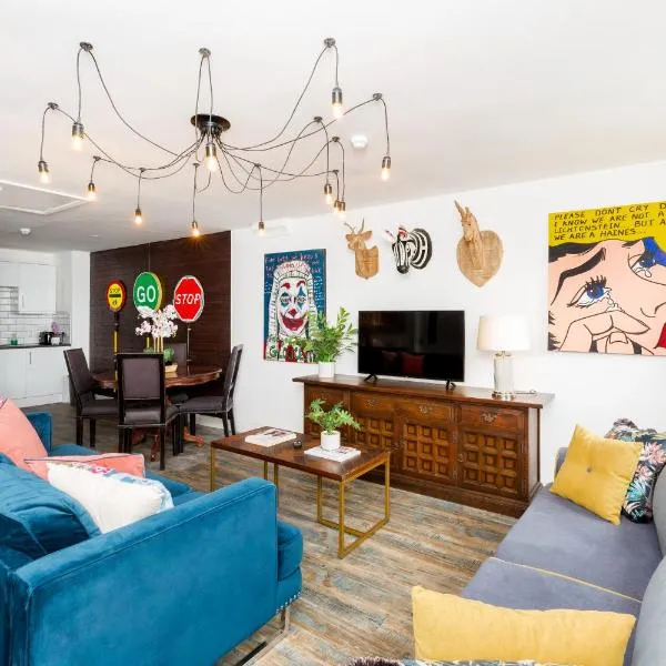 Printworks Building City Centre Penthouse 5 Bedrooms Sleeps 14, hotel in Gloucester