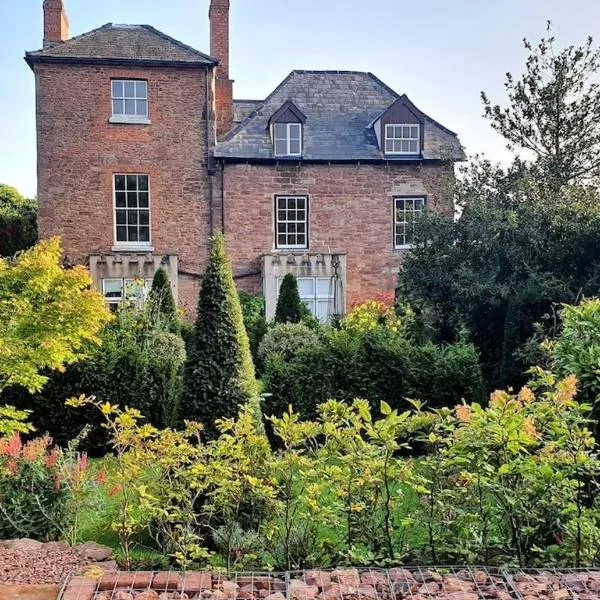Clairville Apartment - Garden Terrace, Central Ross-on-Wye, hotel in Ross on Wye