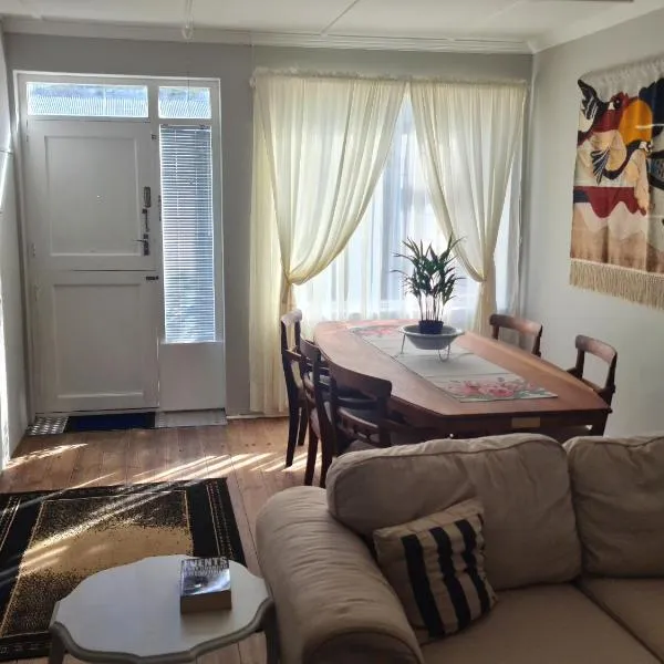 Basson Town Cottage, hotel in Bredasdorp