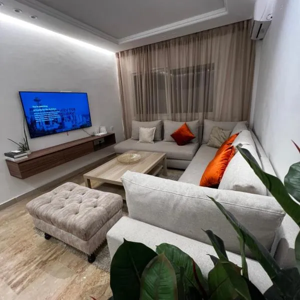 Appartement family only, hotel in Tangier