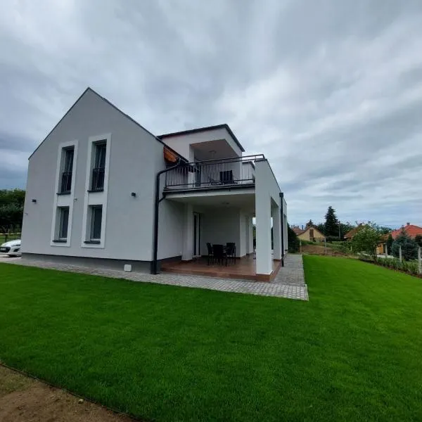 Vitorlás Apartman, hotel in Balatonszárszó