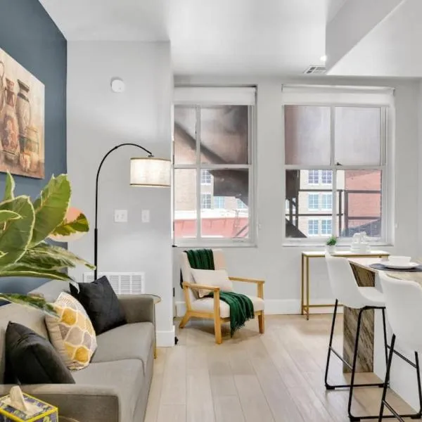 Modish 1BR - BOK, Near Blue Dome, Pets Allowed, Hotel in Tulsa