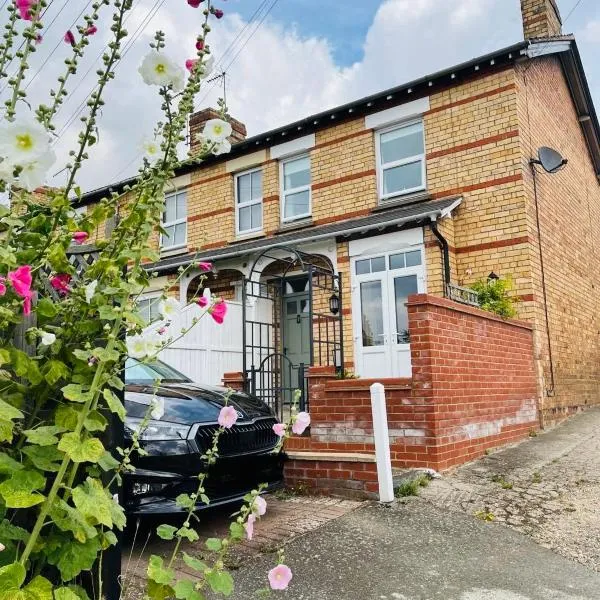 2 bedroom Hidden Gem in Stamford with parking, hotel v destinaci Stamford