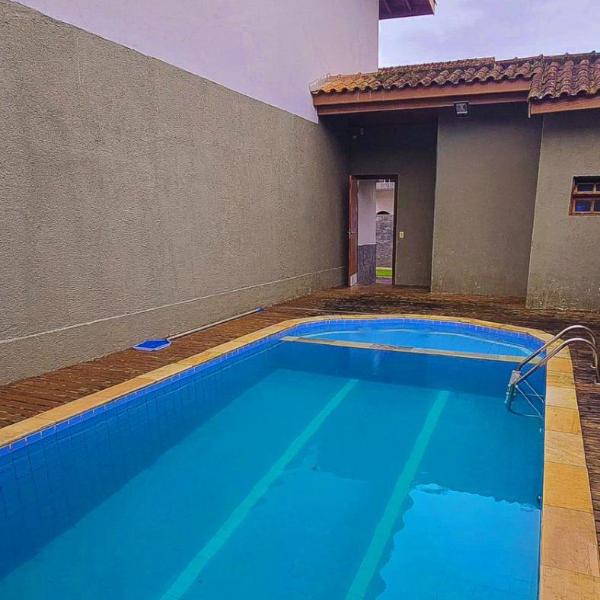 Casa Condomínio Ubatuba com churrasqueira privativa