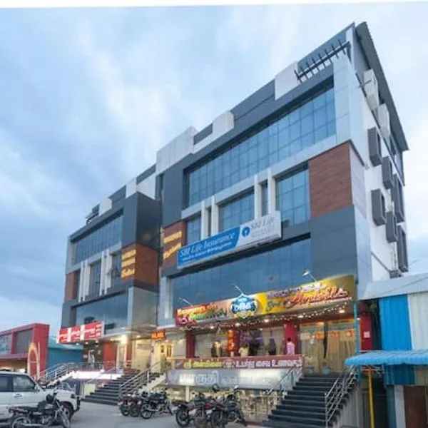 티루치치라팔리에 위치한 호텔 Famous Residency